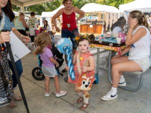 little girl with balloon art